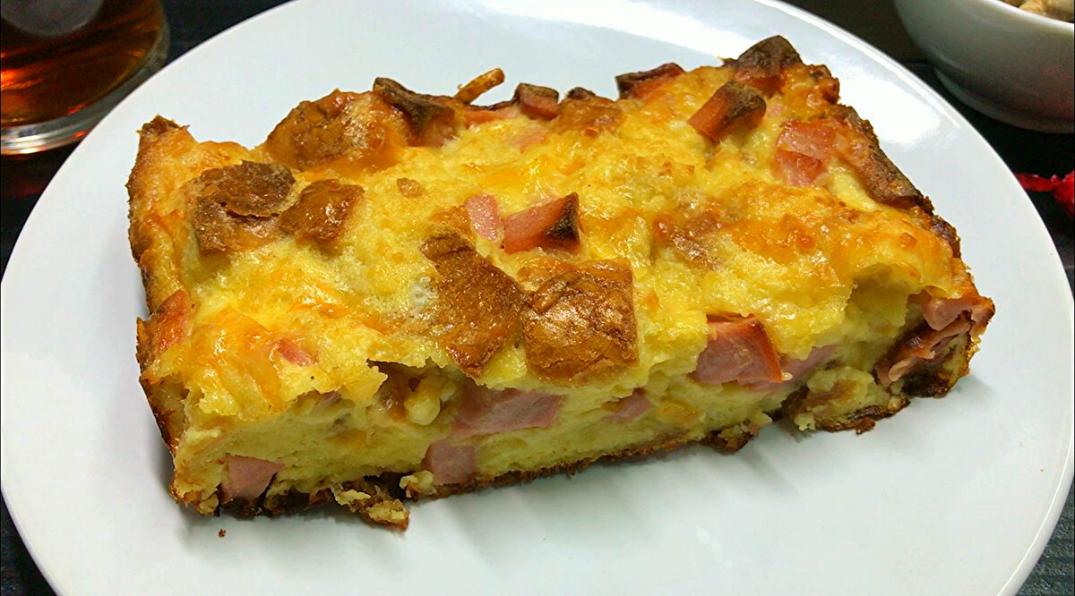 Ленивая выпечка: быстрый завтрак из хлеба и колбасы