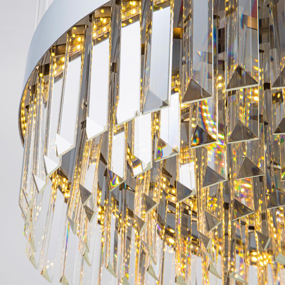 Как эффективно очистить люстру, не снимая её с потолка