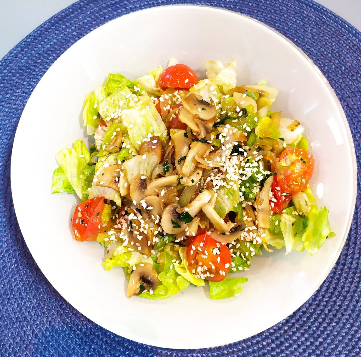 Теплый салат с грибами: идеальный завтрак для постного дня