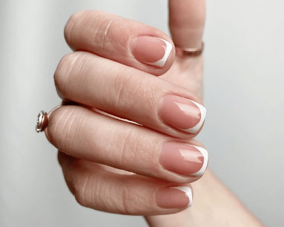 Идеальный маникюр для женщин после 50: советы от мастеров