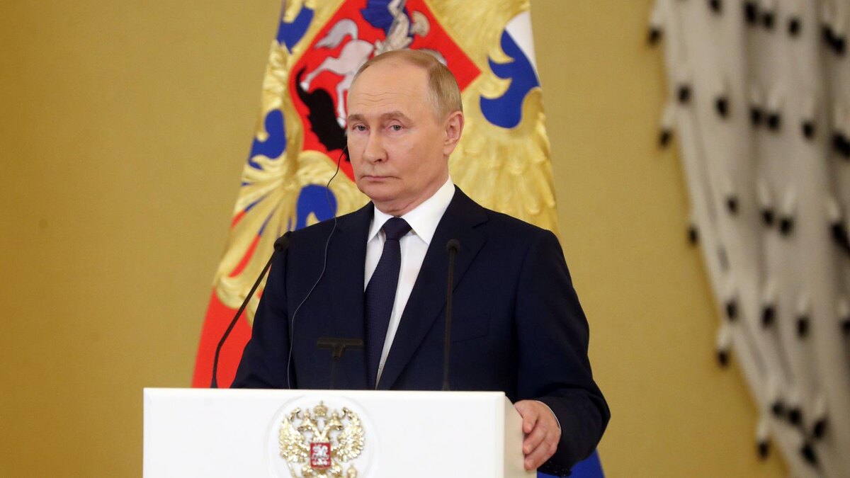 Закон о запрете на выдачу иностранцев, служащих в российских войсках, одобрен Путиным