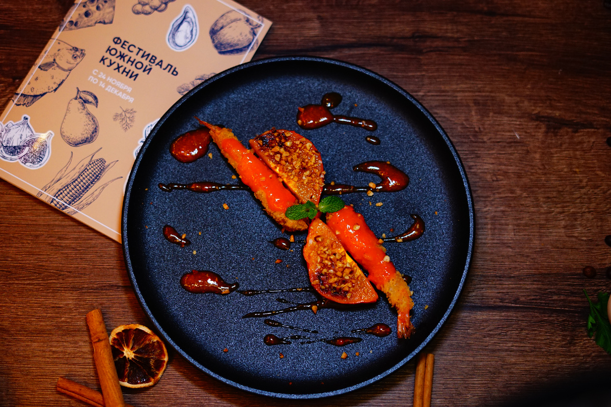 Неповторимый вкус: креветки с хурмой и грецкими орехами