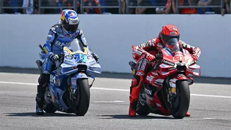 Алекс Маркес взял лидерство на тестах MotoGP в Бурираме, брат Марк падал дважды