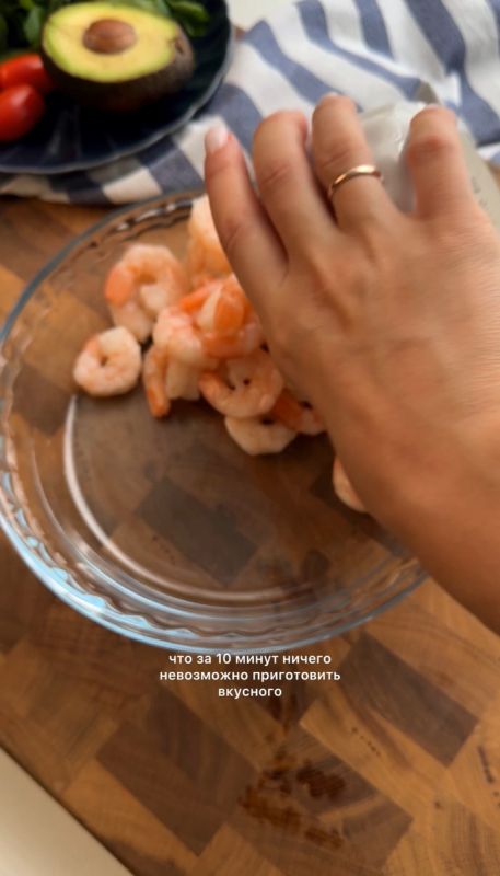 Вкусный семейный ужин за 10 минут: паста с креветками и шпинатом