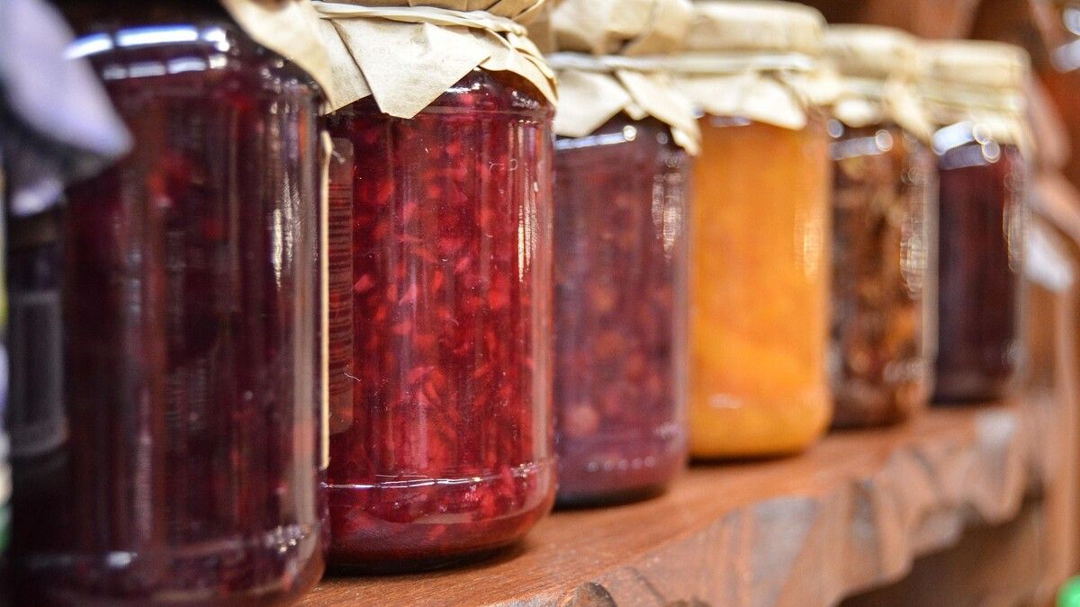 Почему не стоит спасать продукты с плесенью: мнение специалиста