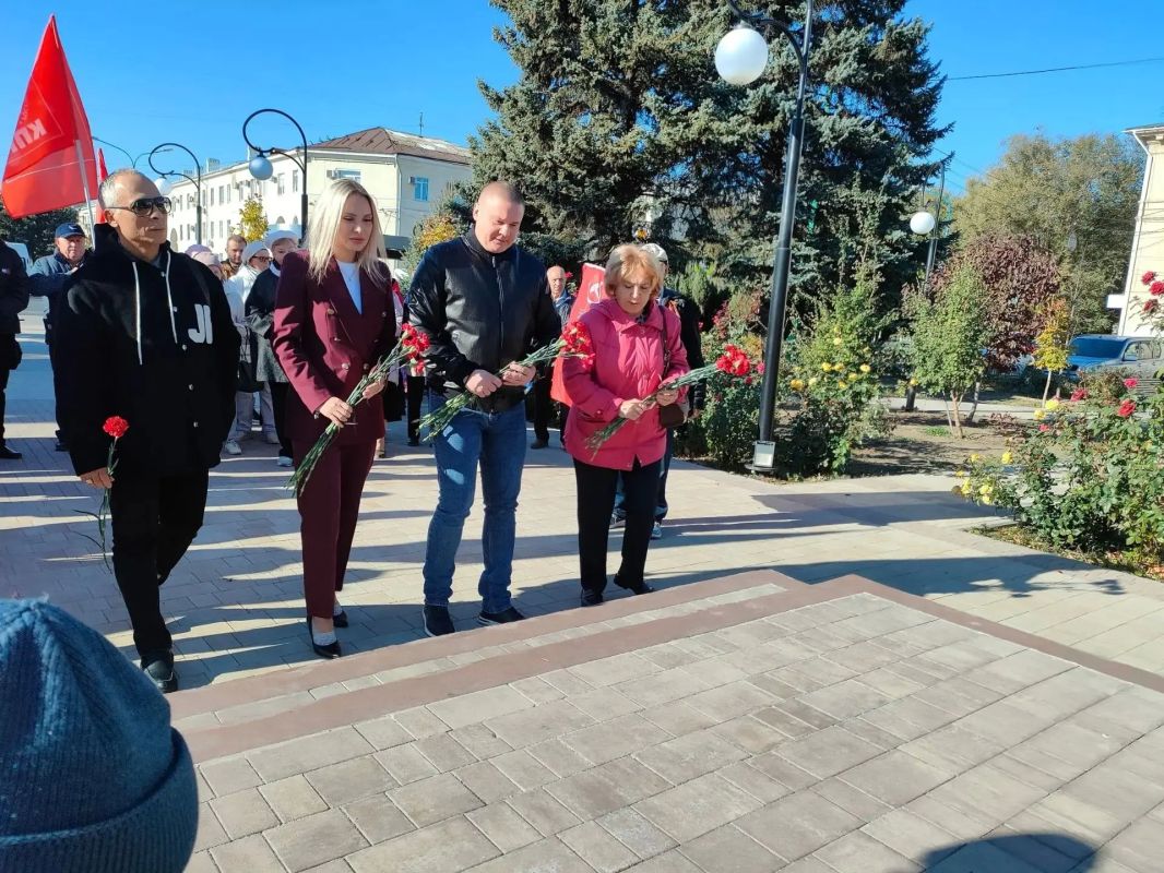 Сегодня, 29 октября, в нашей стране отмечается День рождения комсомола Сегодня, 29 октября, в нашей стране отмечается День рождения комсомола