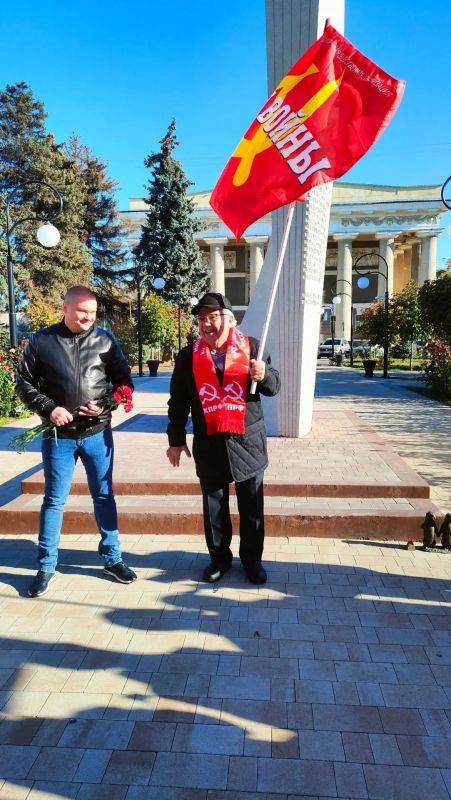 Сегодня, 29 октября, в нашей стране отмечается День рождения комсомола Сегодня, 29 октября, в нашей стране отмечается День рождения комсомола