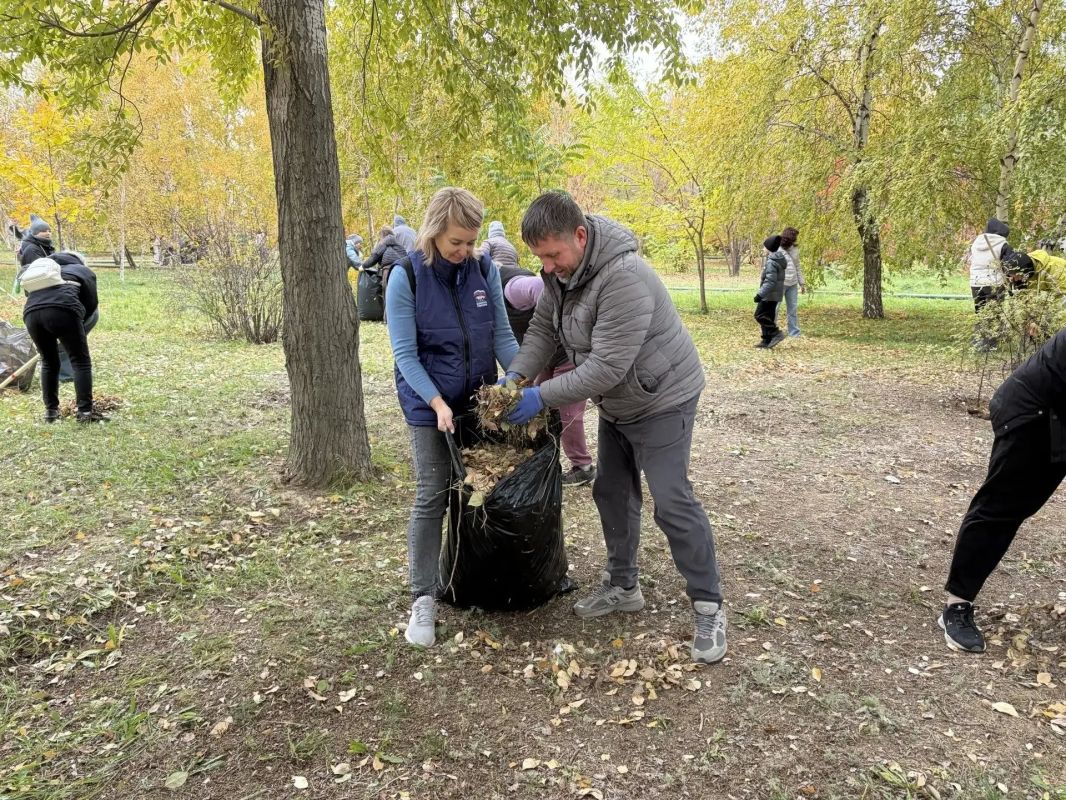 В парке «Новый город» было не менее многолюдно В парке «Новый город» было не менее многолюдно